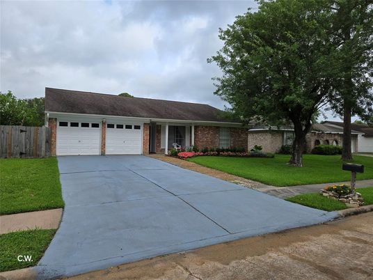 Attached, Exterior, Facade, Brick Facade, Ranch
