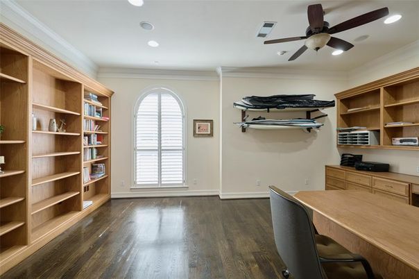 Home Office, Interior, Recessed Lighting, Wood Texture Flooring