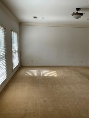 Empty room, Interior