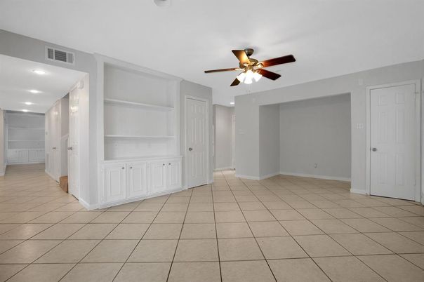 Empty room, Interior, Recessed Lighting
