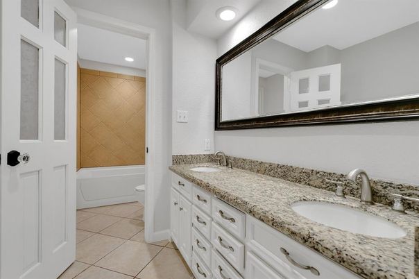 Bathroom, Dual Sink Vanities, Interior, Recessed Lighting