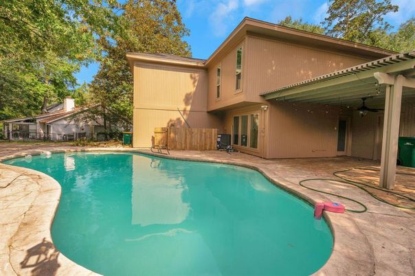Exterior, Pool
