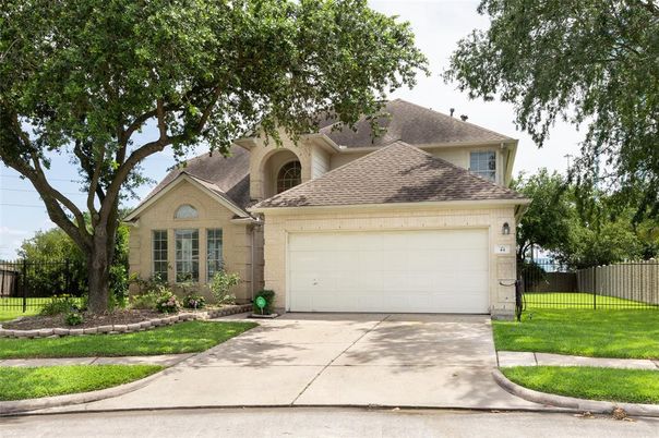 Attached, Exterior, Facade, Ranch