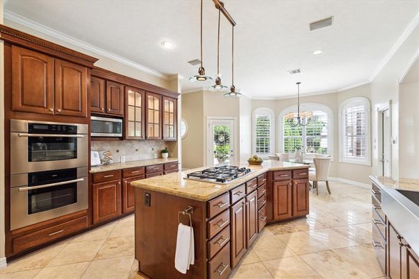 Chandelier, Dining room, Interior, Kitchen, Pendant Lights, Recessed Lighting, Stainless Steel Appliances