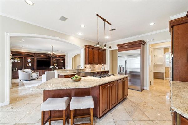 Chandelier, Interior, Kitchen, Living room, Pendant Lights, Recessed Lighting, Stainless Steel Appliances