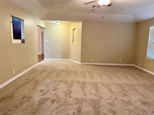 Empty room, Interior