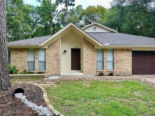 Attached, Exterior, Facade, Brick Facade, Ranch