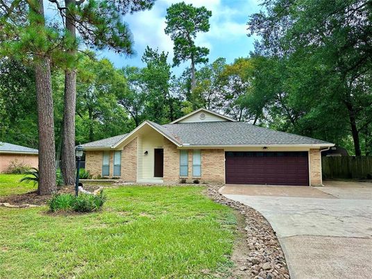 Attached, Backyard, Exterior, Facade, Brick Facade, Ranch