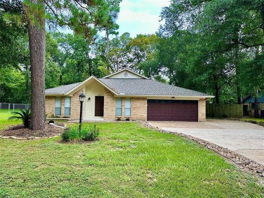 Attached, Backyard, Exterior, Facade, Brick Facade, Ranch