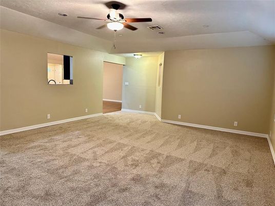 Empty room, Interior