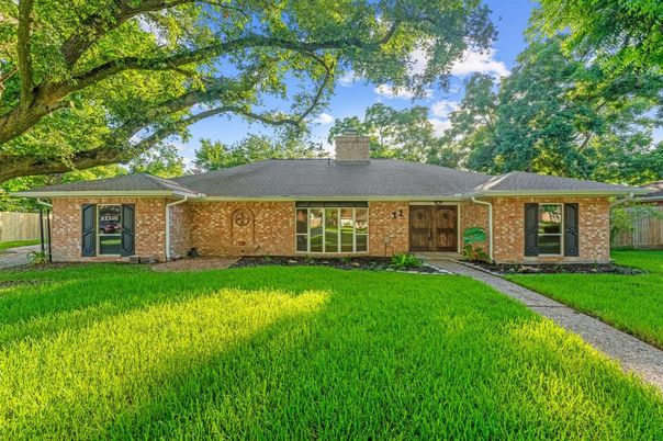 Exterior, Facade, Brick Facade, Ranch