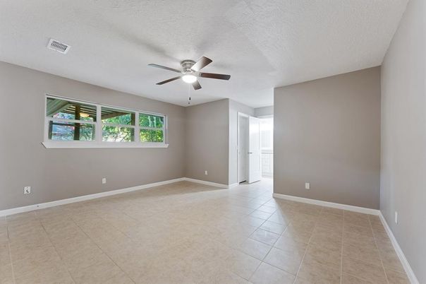 Empty room, Interior