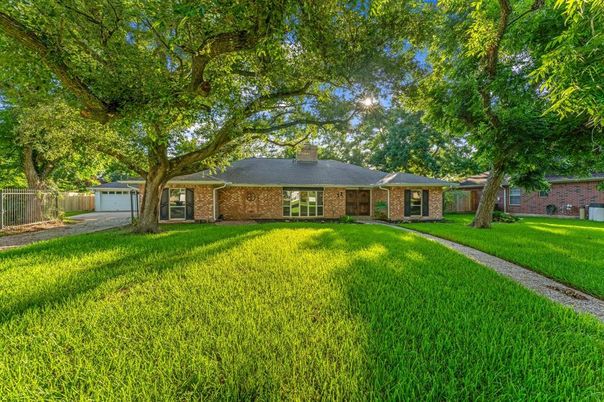 Attached, Backyard, Exterior, Facade, Brick Facade, Ranch