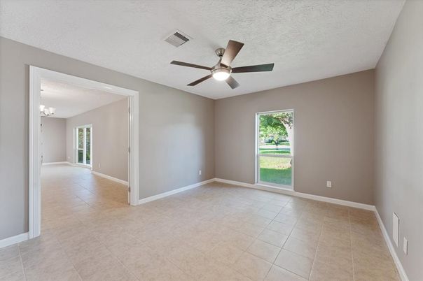 Empty room, Interior
