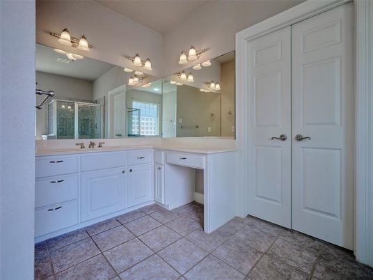 Bathroom, Dual Sink Vanities, Interior