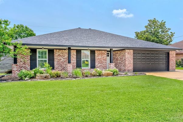Attached, Exterior, Facade, Brick Facade, Ranch