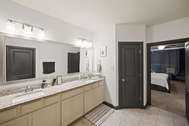 Bathroom, Bedroom, Dual Sink Vanities, Interior
