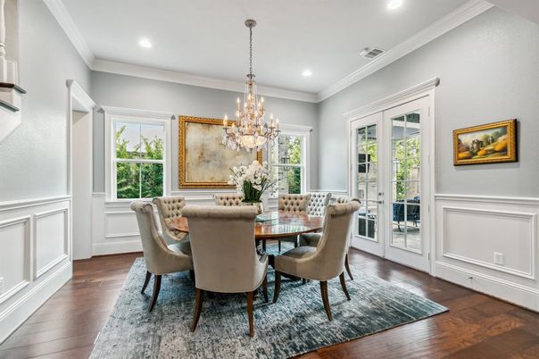 Chandelier, Dining room, Interior, Recessed Lighting, Wood Texture Flooring
