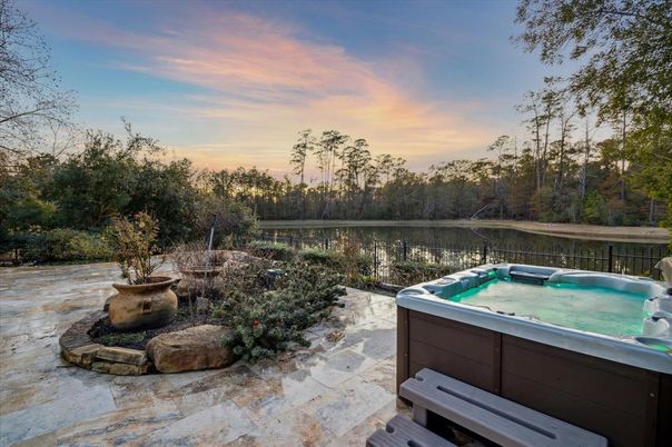 Exterior, Hot Tub, Water