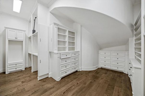 Interior, Walk-in Closets, Wood Texture Flooring