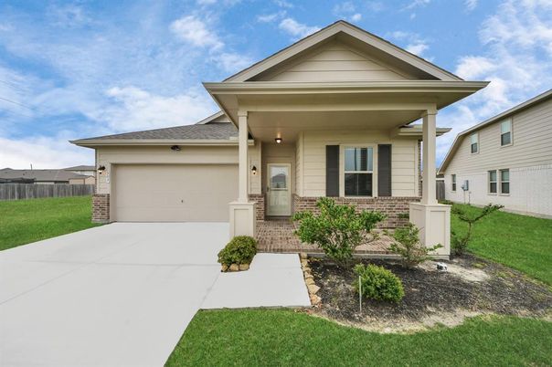 Attached, Exterior, Facade, American Craftsman