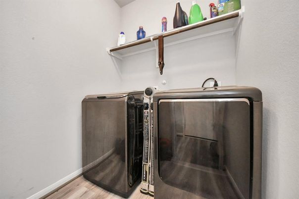 Interior, Washer, Wood Texture Flooring