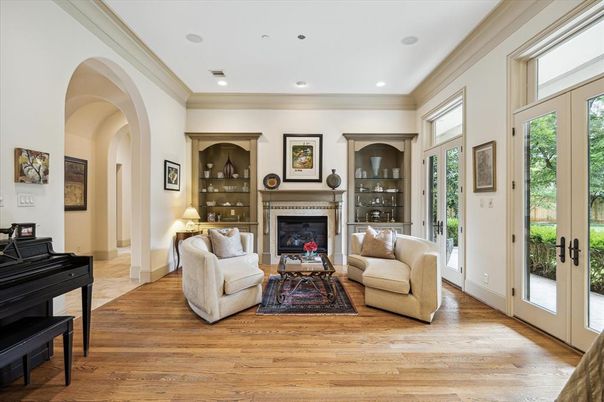 Fireplace, Interior, Living room, Piano, Recessed Lighting, Wood Texture Flooring