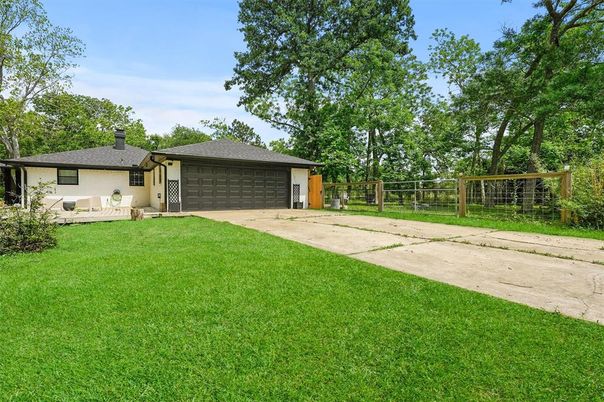 Backyard, Detached Garage, Exterior