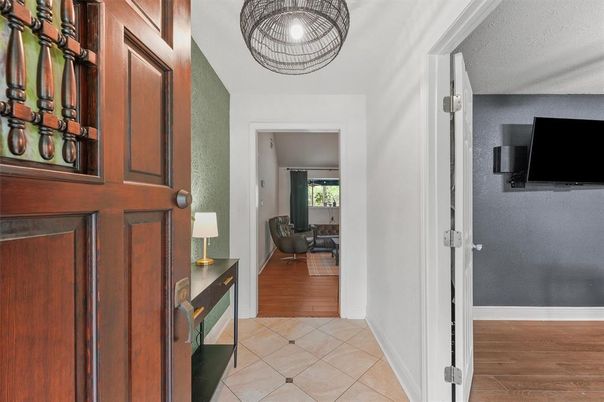 Interior, Pendant Lights, Wood Texture Flooring
