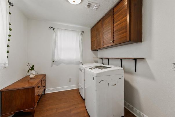 Interior, Washer, Wood Texture Flooring