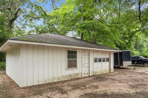 Detached Garage, Exterior