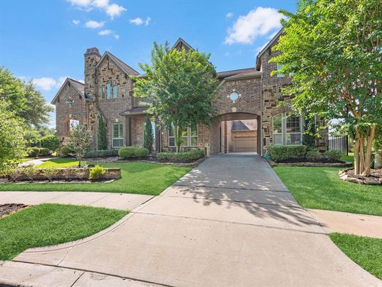 Exterior, Facade, Brick Facade, Brick Traditional