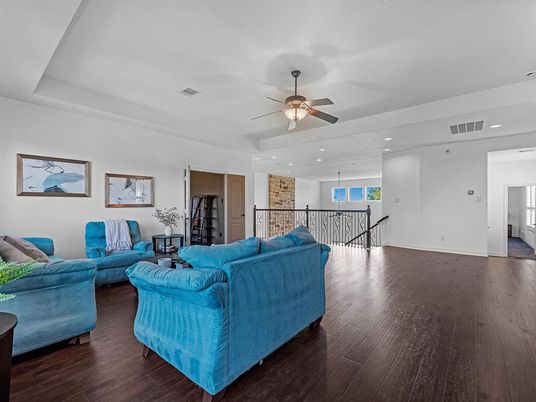 Interior, Living room, Pendant Lights, Recessed Lighting, Wood Texture Flooring