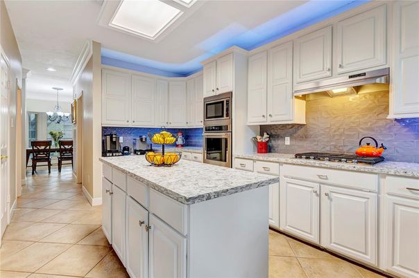 Chandelier, Dining room, Interior, Kitchen, Recessed Lighting, Stainless Steel Appliances