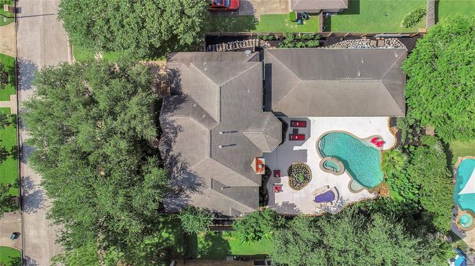 Exterior, Drone