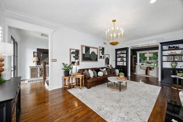 Chandelier, Dining room, Interior, Living room, Pendant Lights, Recessed Lighting, Wood Texture Flooring