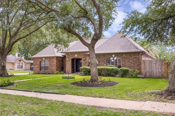 Exterior, Facade, Brick Facade, Brick Traditional