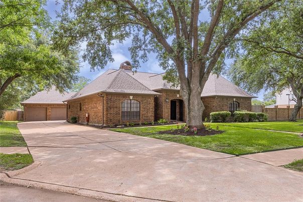 Detached Garage, Exterior, Facade, Brick Facade, French Provincial