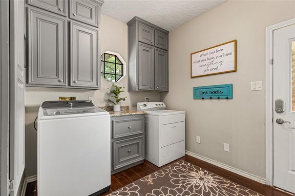 Interior, Washer, Wood Texture Flooring