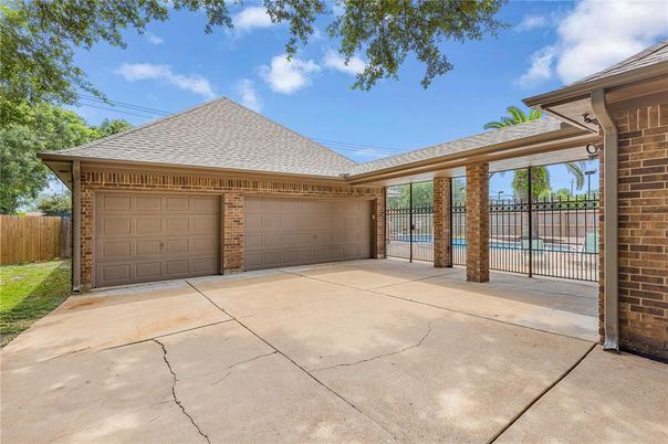 Detached Garage, Exterior