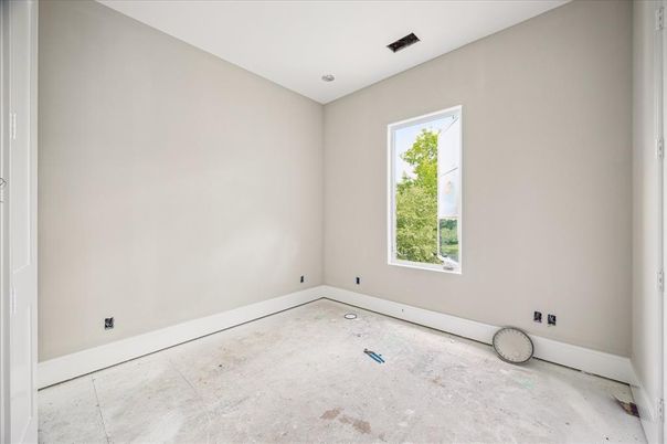 Empty room, Interior