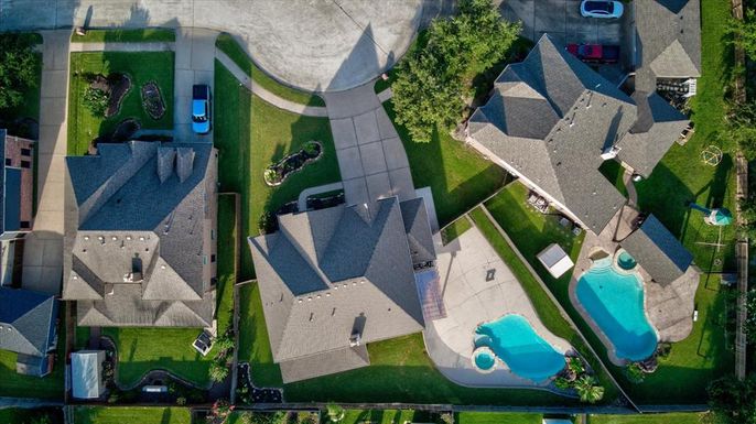 Exterior, Drone