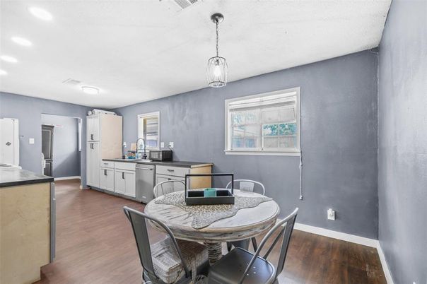 Dining room, Interior, Kitchen, Pendant Lights, Recessed Lighting, Wood Texture Flooring