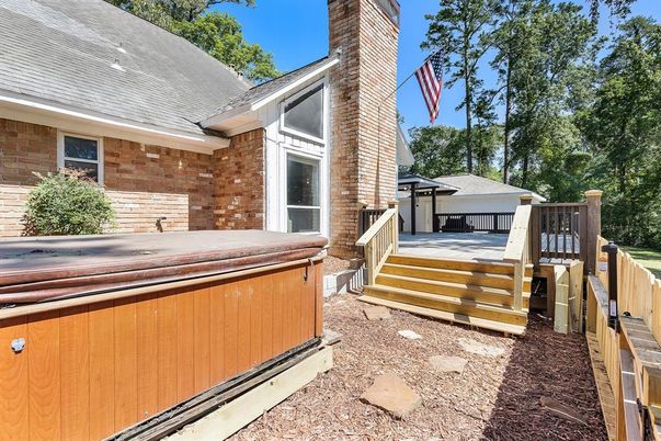 Exterior, Hot Tub