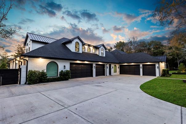 Attached, Exterior, Facade, Cape Cod