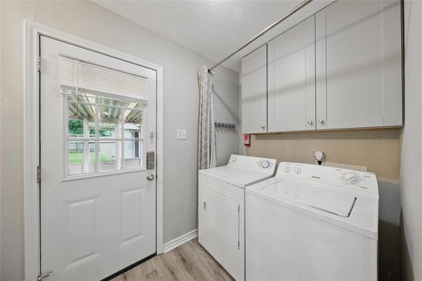 Interior, Washer, Wood Texture Flooring