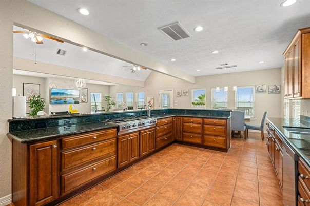 Dining room, Interior, Kitchen, Recessed Lighting