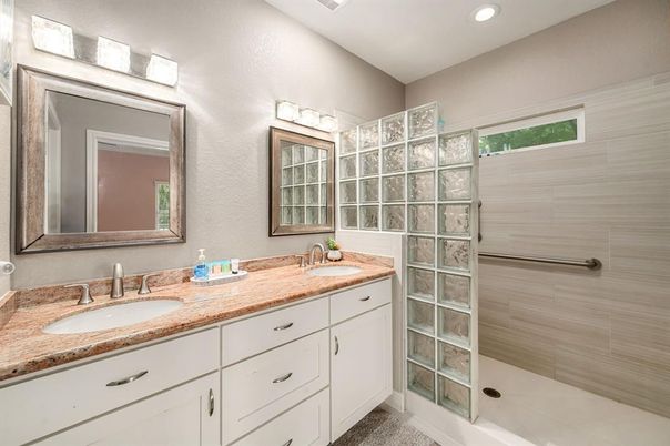 Bathroom, Dual Sink Vanities, Interior, Recessed Lighting