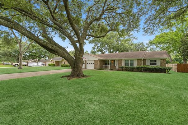 Attached, Backyard, Exterior, Facade, Brick Facade, Ranch