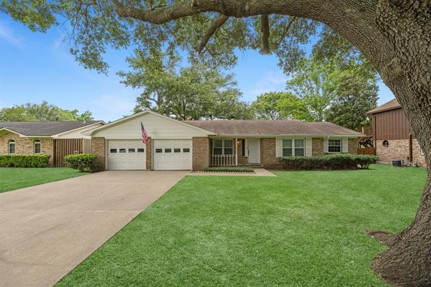Attached, Exterior, Facade, Brick Facade, Ranch